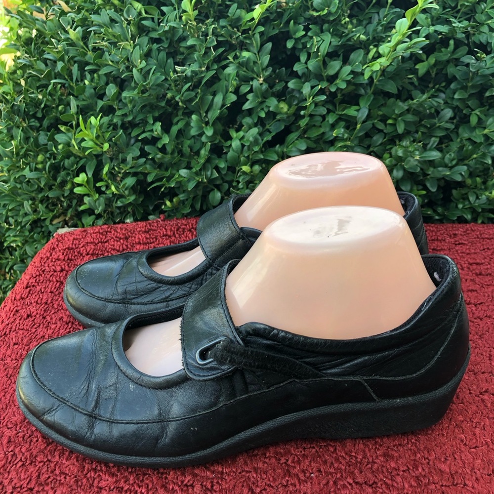 Arcopedico Womens Black Leather Flat Mary Jane Shoes Size 38/7.5US